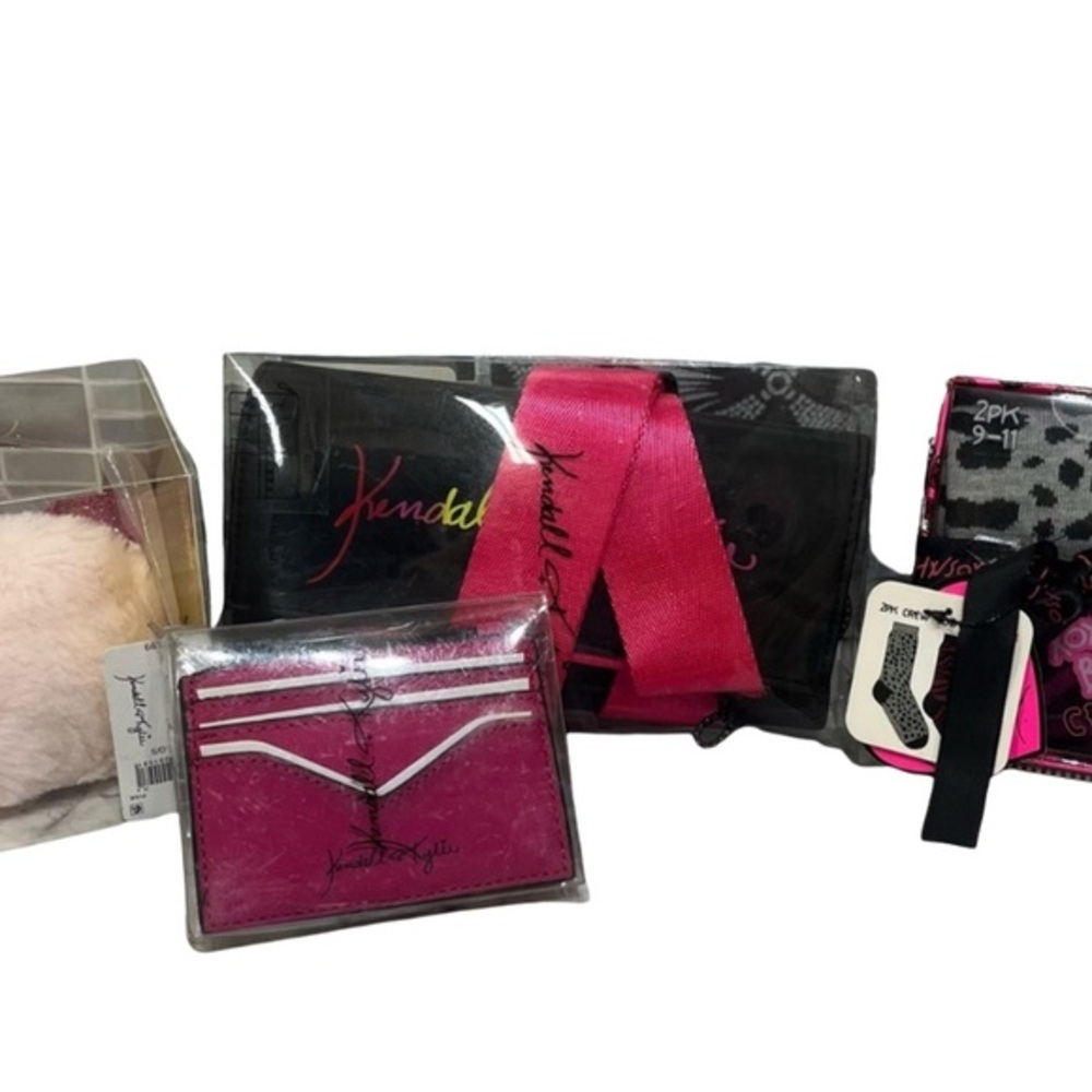 Kendall & Kylie Pink Black Card Makeup Brush Holder Betsy Johnson Socks